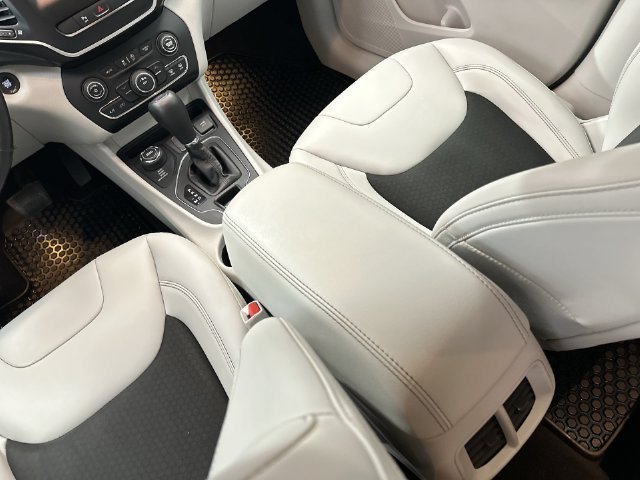 Used 2020 Blue Jeep Latitude Plus image 25