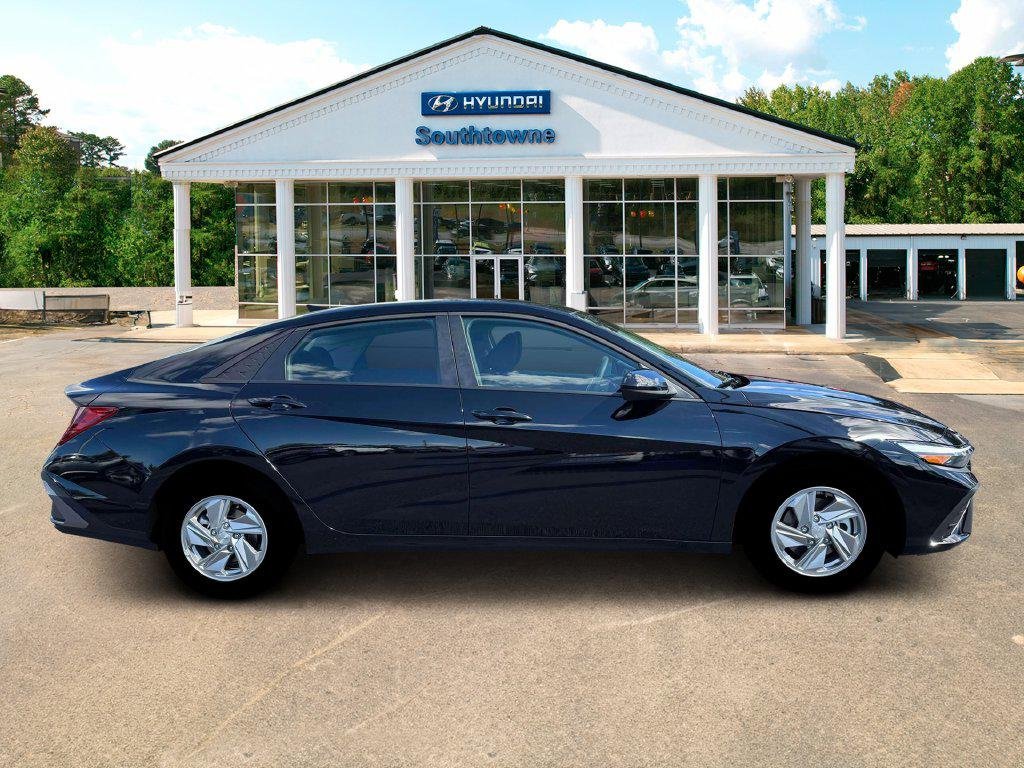 New 2026 Black Hyundai SE image 9