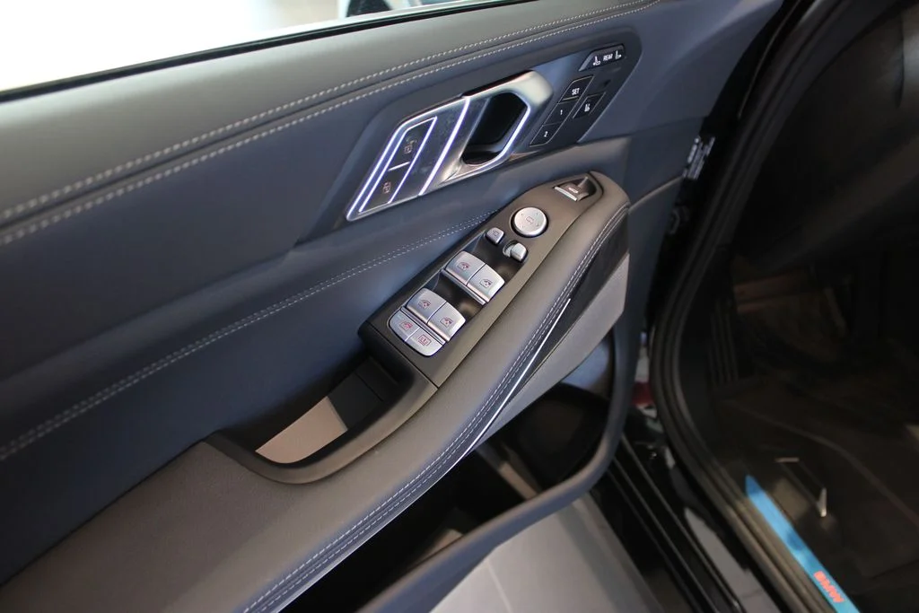 New 2027 Black Sapphire Metallic BMW xDrive40i image 27