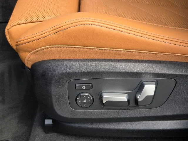 Used 2025 Gray BMW sDrive40i image 11