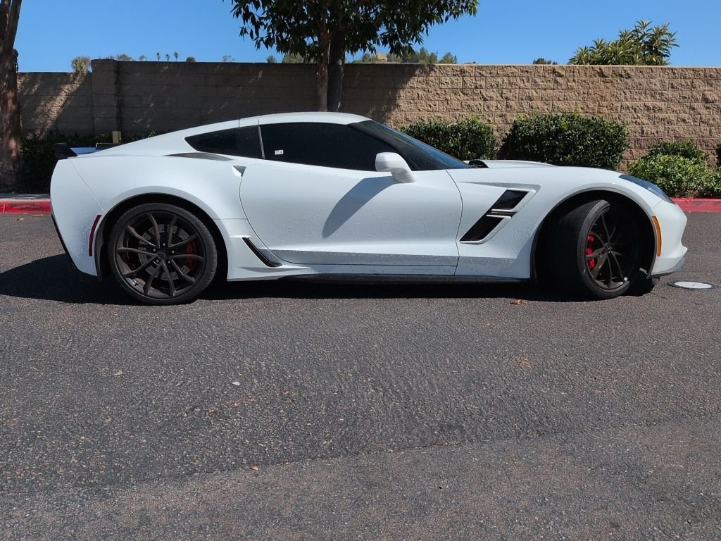 Used 2019 White Chevrolet Grand Sport image 8