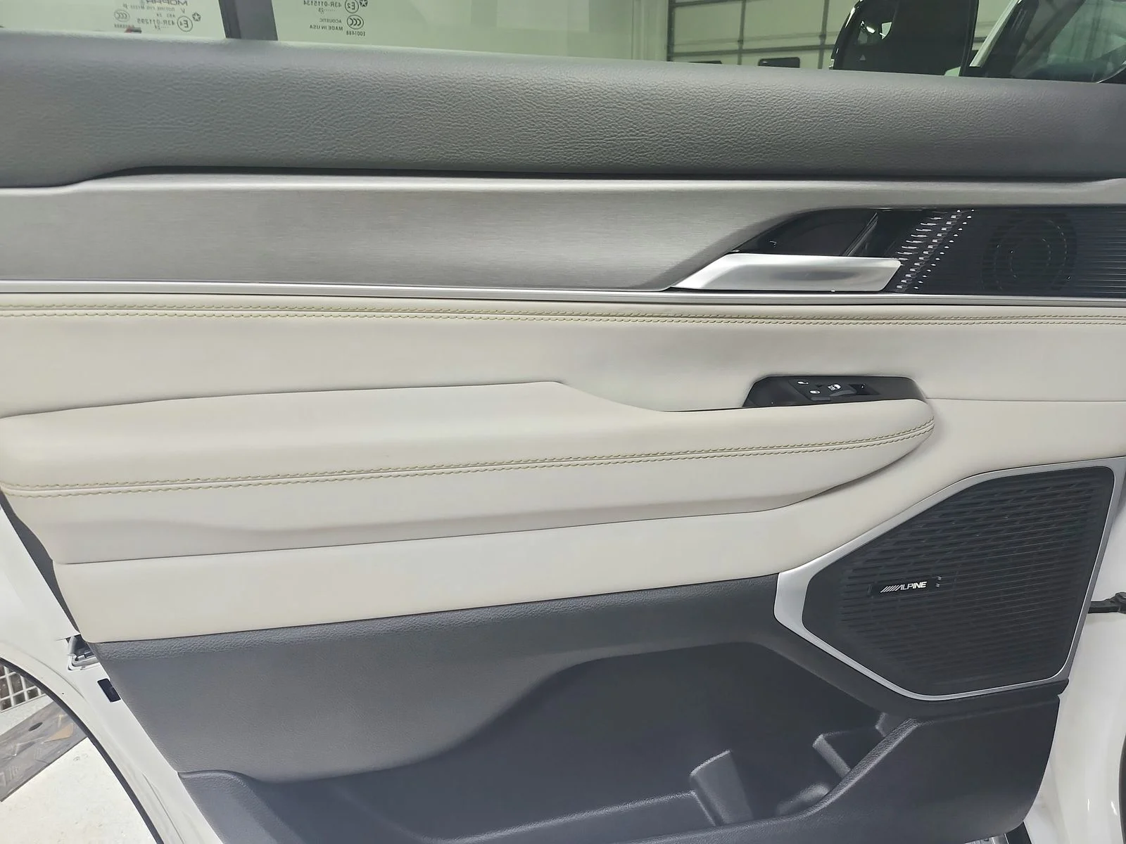 Used 2025 Bright White Clearcoat Jeep Base image 41