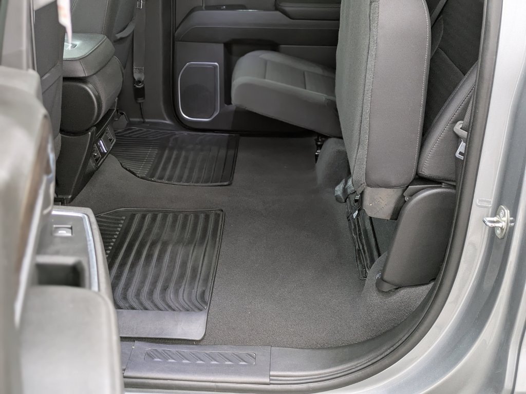 Used 2023 STERLING GRAY METALLIC Chevrolet LT image 18