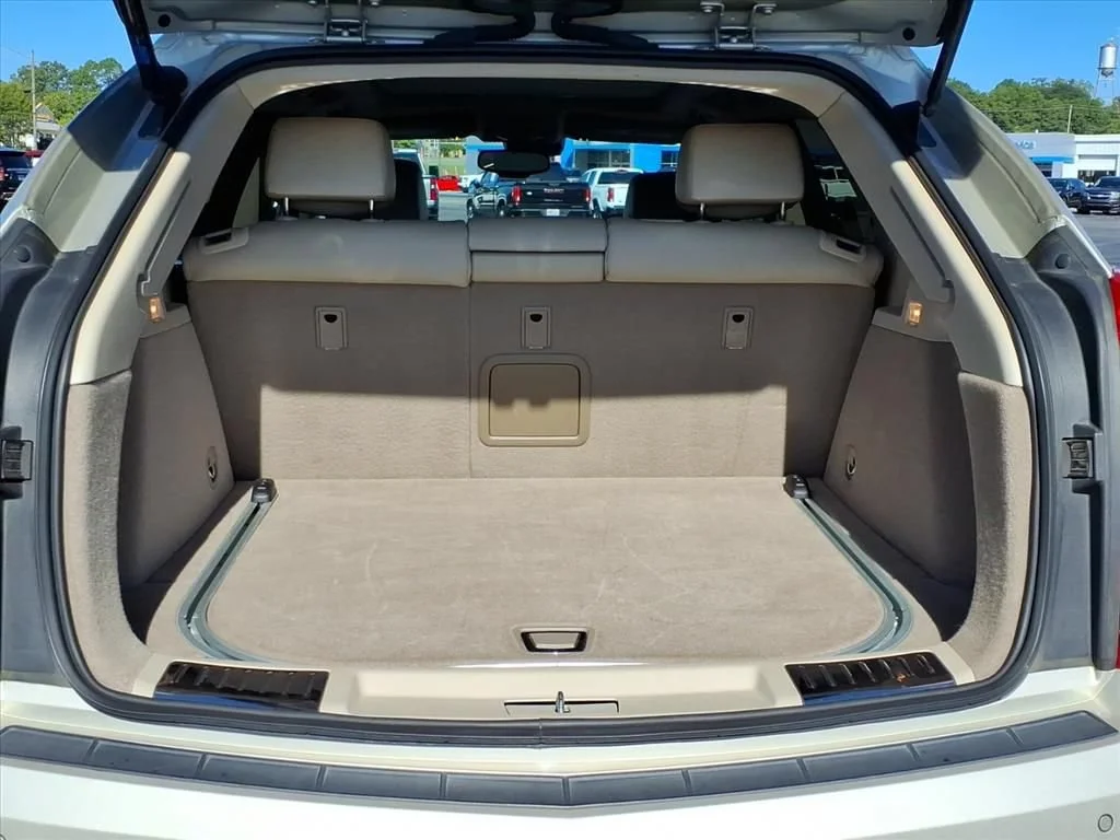 Used 2015 SILVER COAST METALLIC Cadillac Luxury Collection image 22