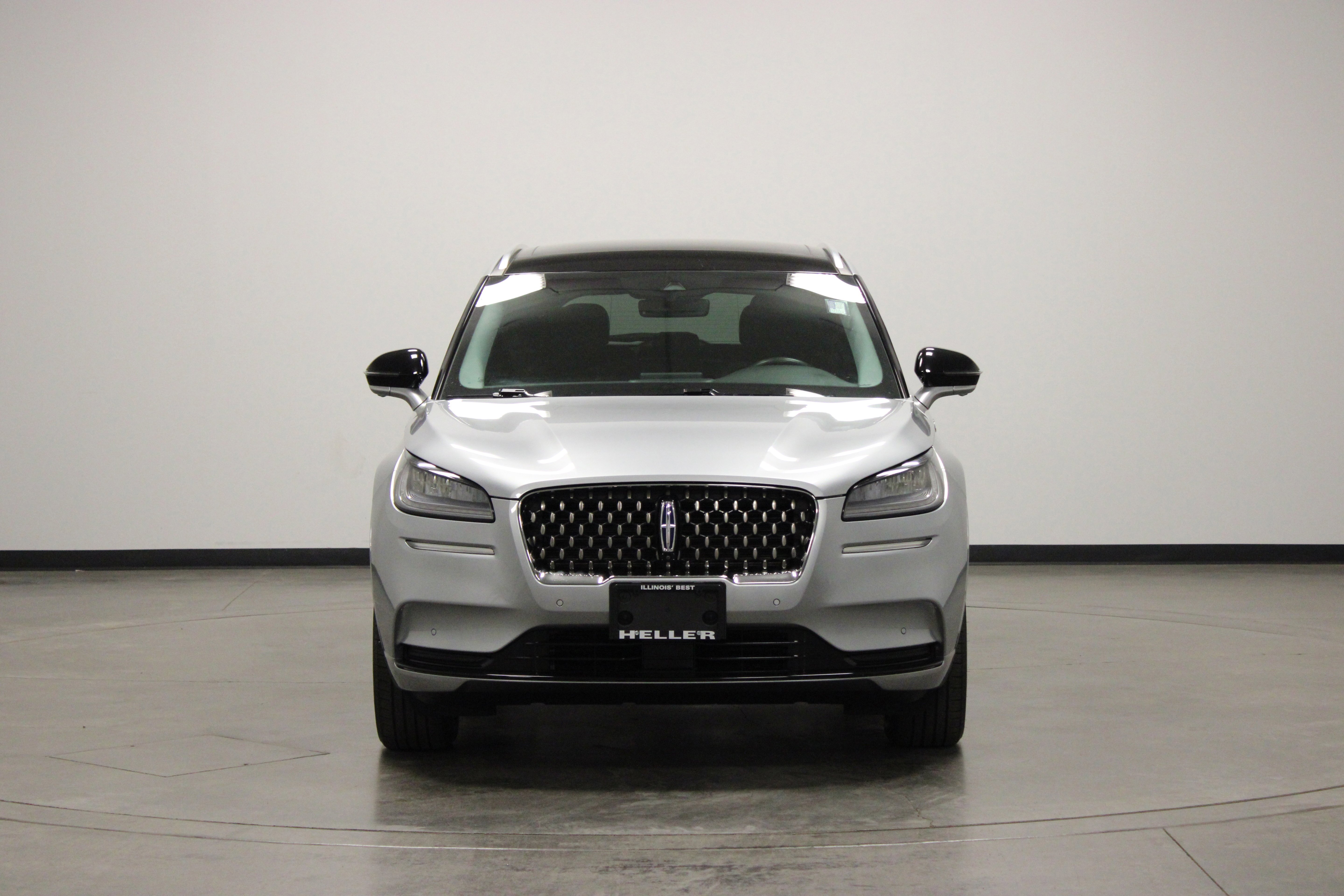Used 2022 Silver Radiance Metallic Clearcoat Lincoln Grand Touring image 3