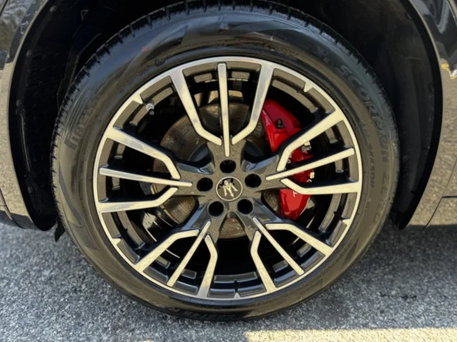 New 2025 Nero Tempesta Metallic Maserati Premium SPORT image 7