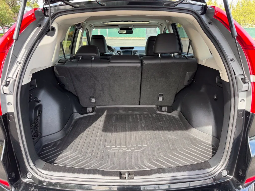 Used 2016 Crystal Black Pearl Honda Touring image 10