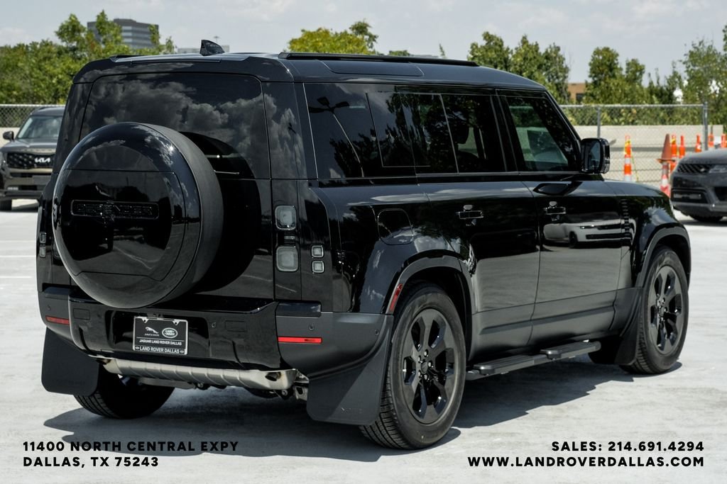 New 2026 Santorini Black Metallic Land Rover S image 8
