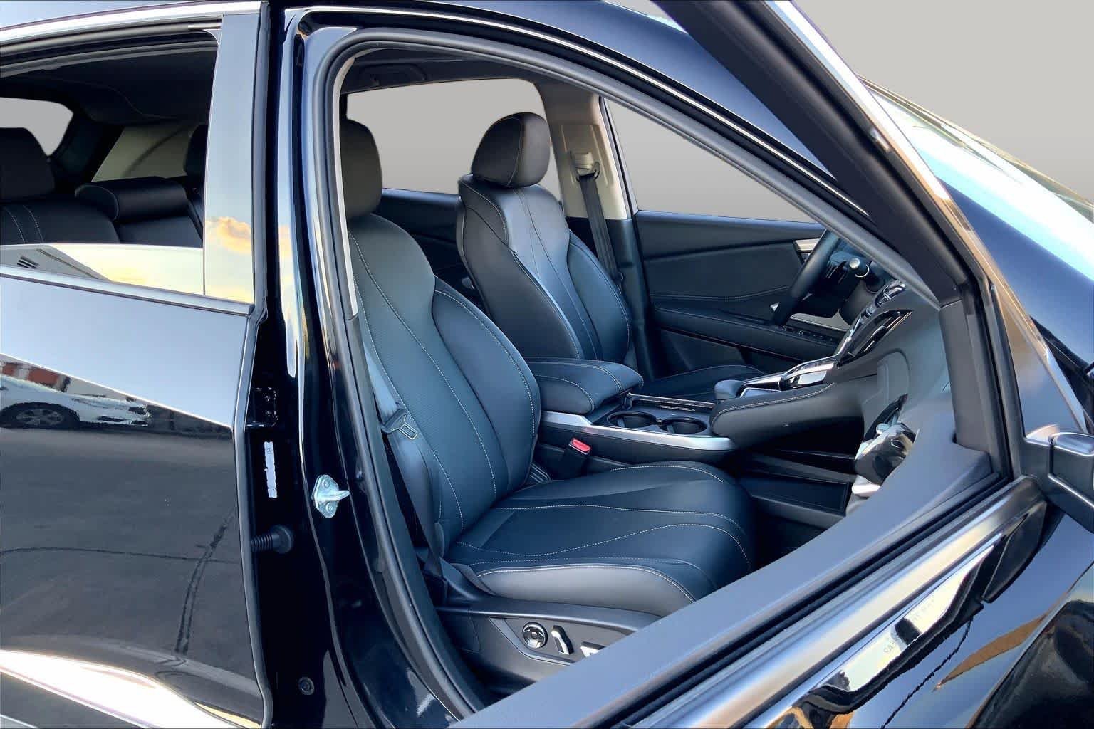 Used 2025 Majestic Black Pearl Acura w/Technology Package image 9