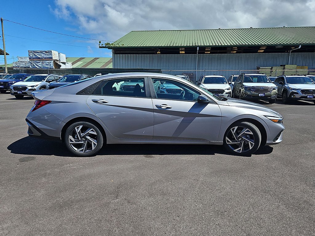 Used 2025 Fluid Metal Metallic Hyundai SEL Sport image 12