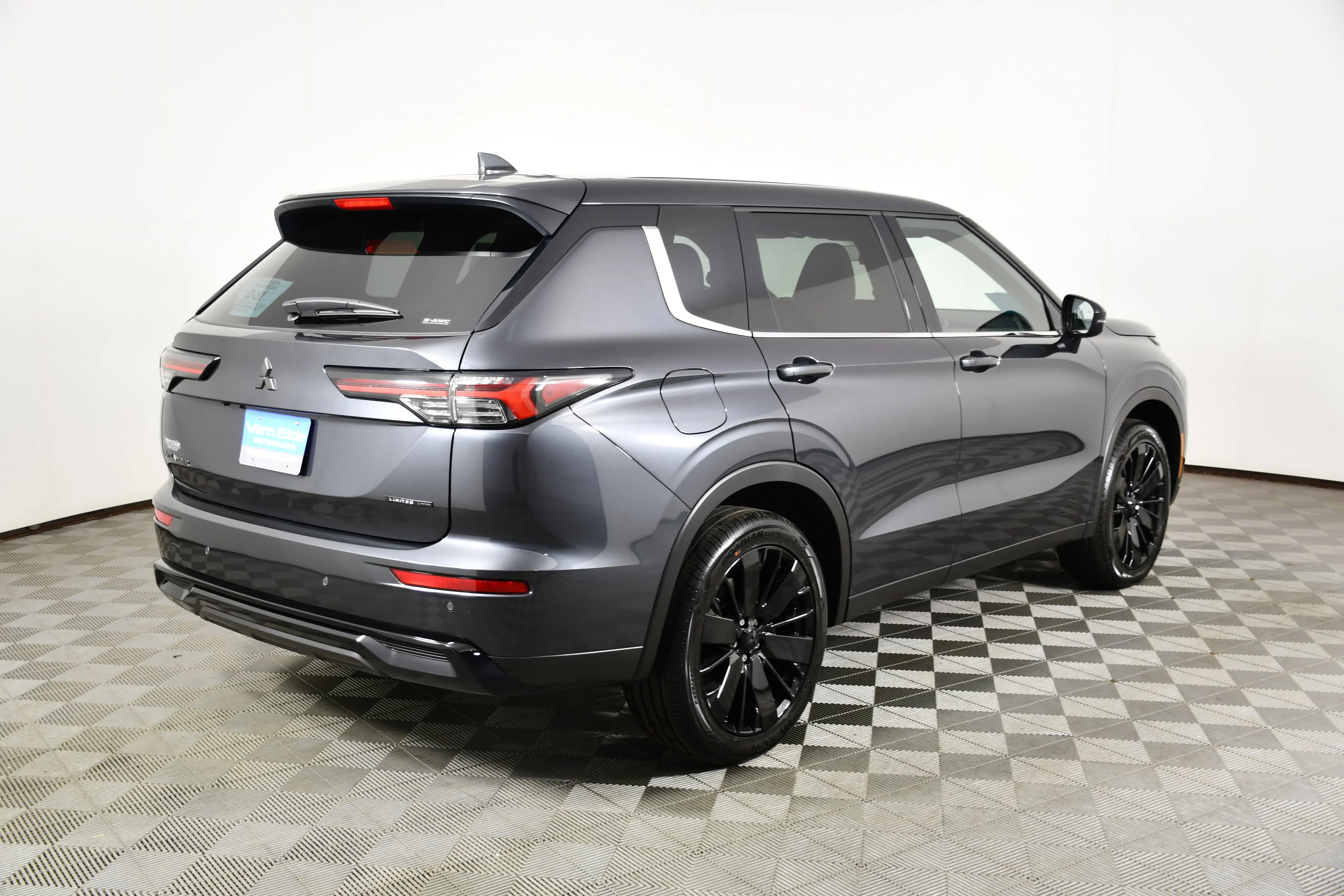 New 2026 Graphite Gray Mitsubishi LE image 6