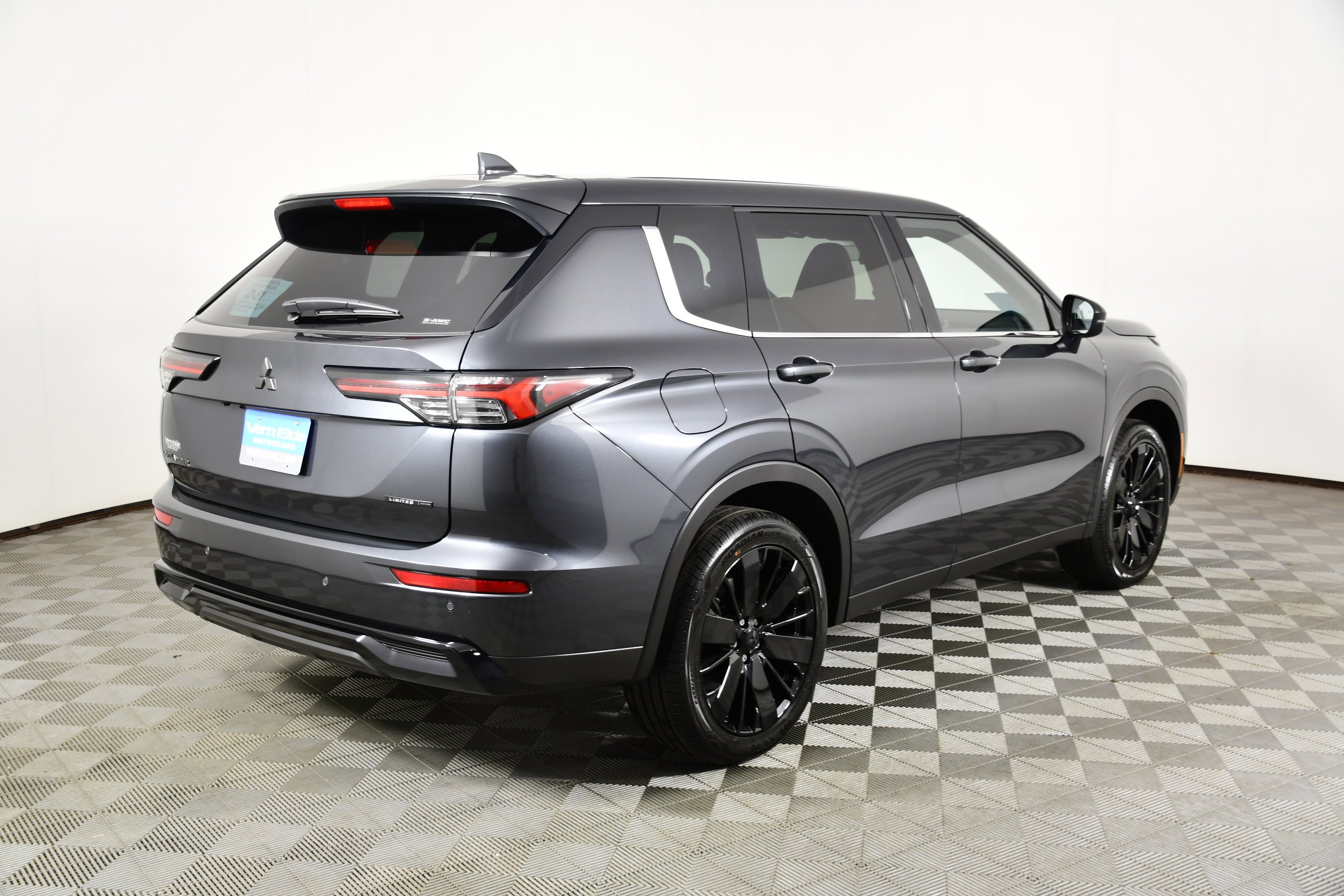 New 2026 Graphite Gray Mitsubishi LE image 6