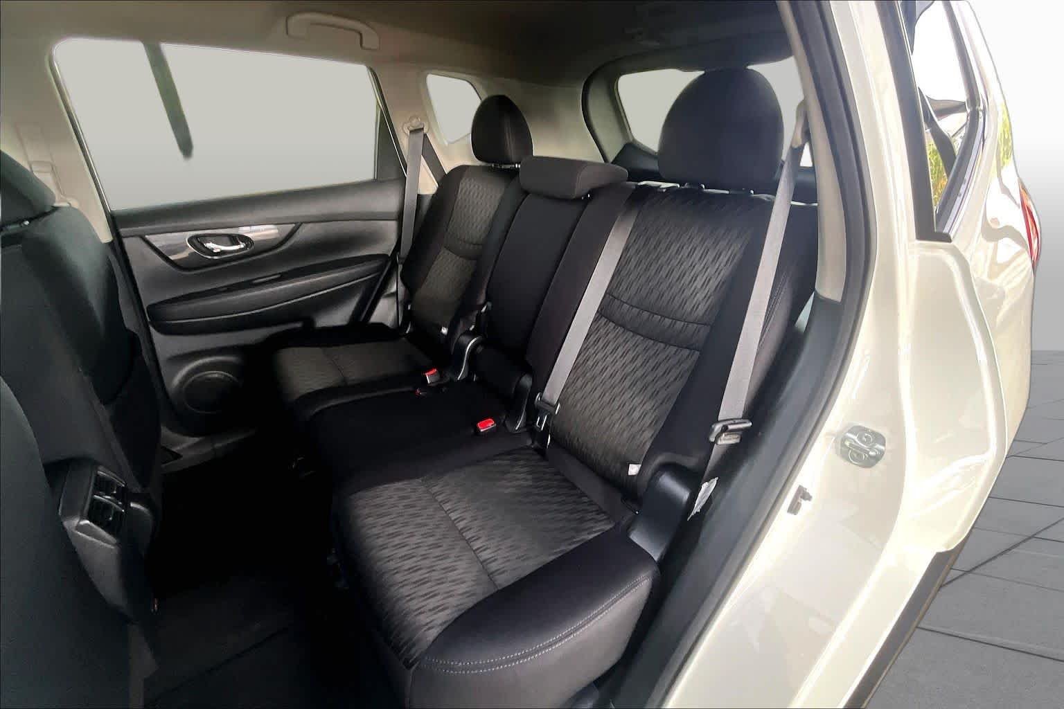 Certified Used 2020 Pearl White Tricoat Nissan SV image 19