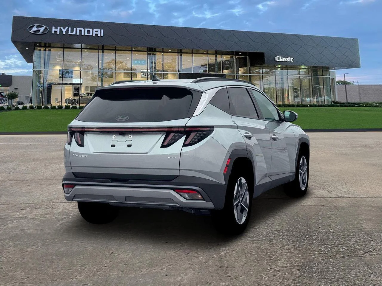 New 2026 Shimmering Silver Metallic Hyundai SEL Premium image 7