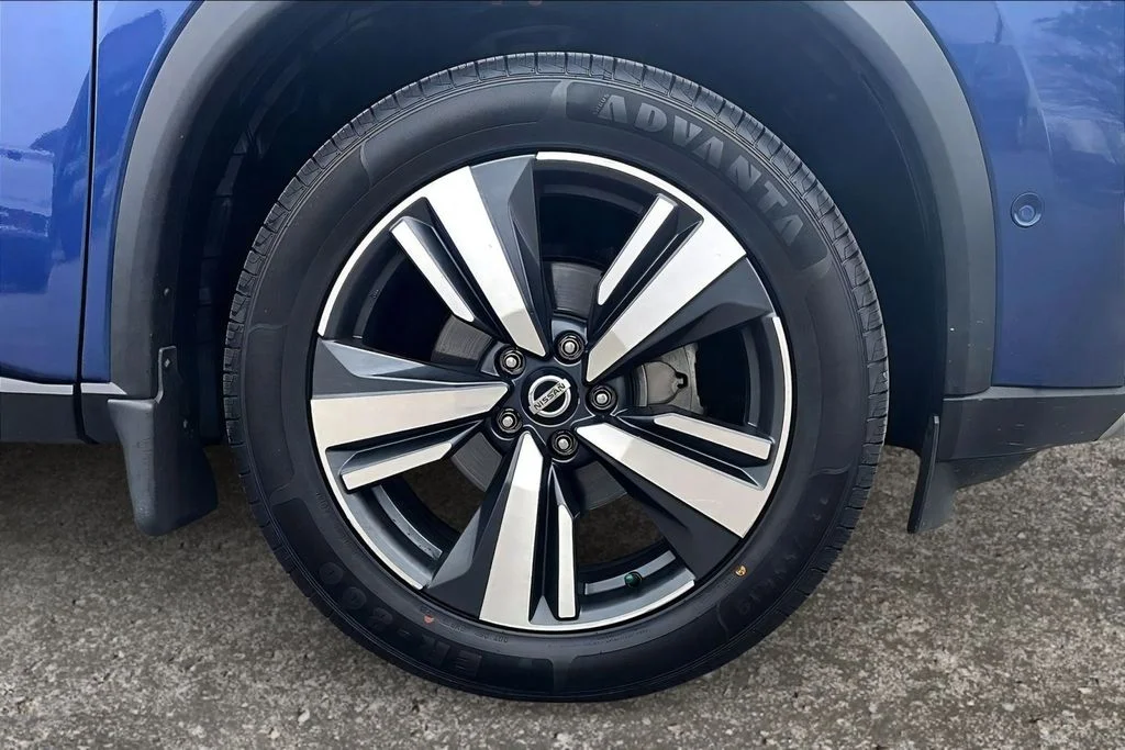 Certified Used 2021 Blue / Black Nissan Platinum image 8