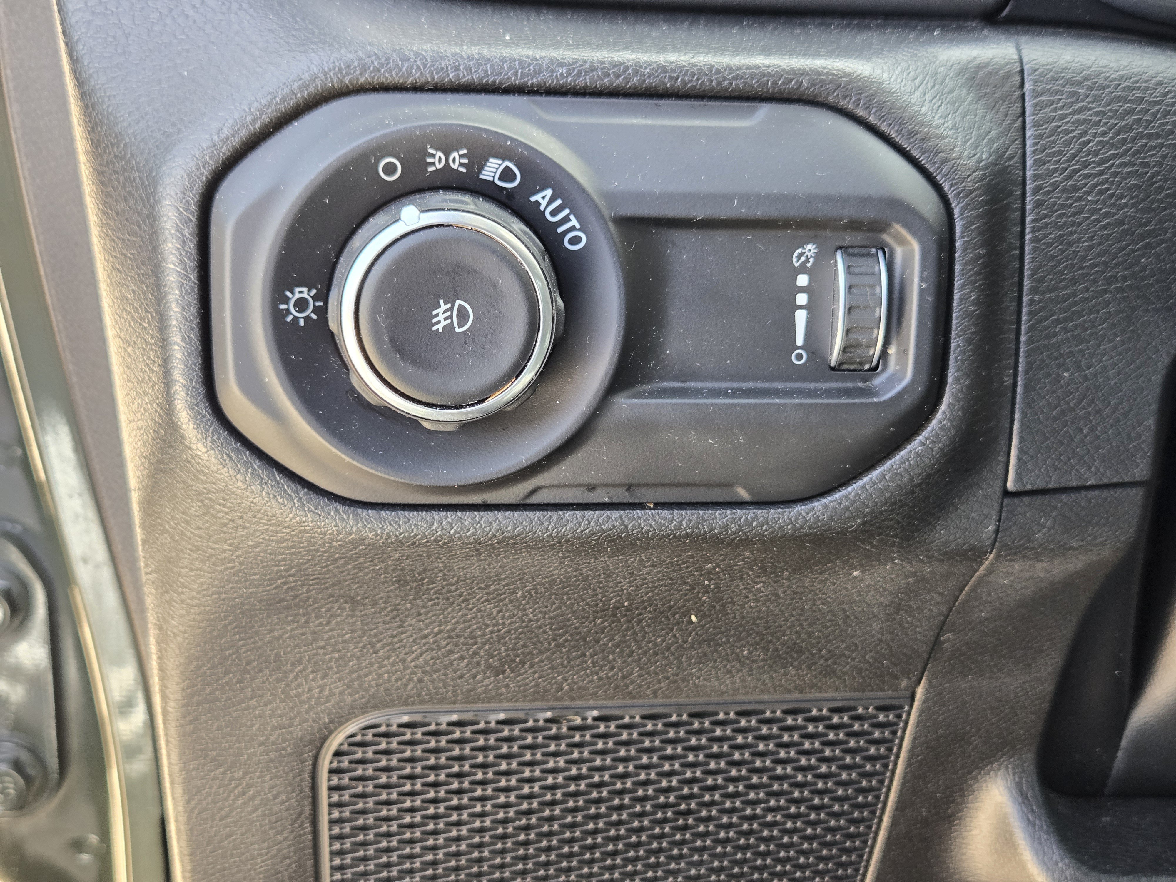 Used 2023 Sarge Green Clearcoat Jeep Sahara image 20