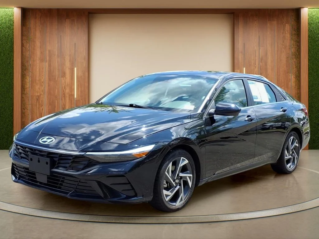 Used 2025 Black Hyundai SEL Convenience image 28