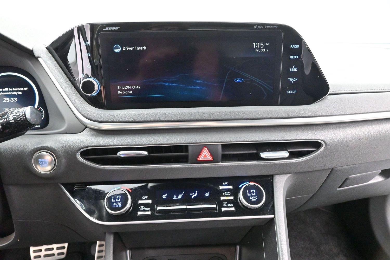 Used 2022 Phantom Black Hyundai SEL Plus image 21
