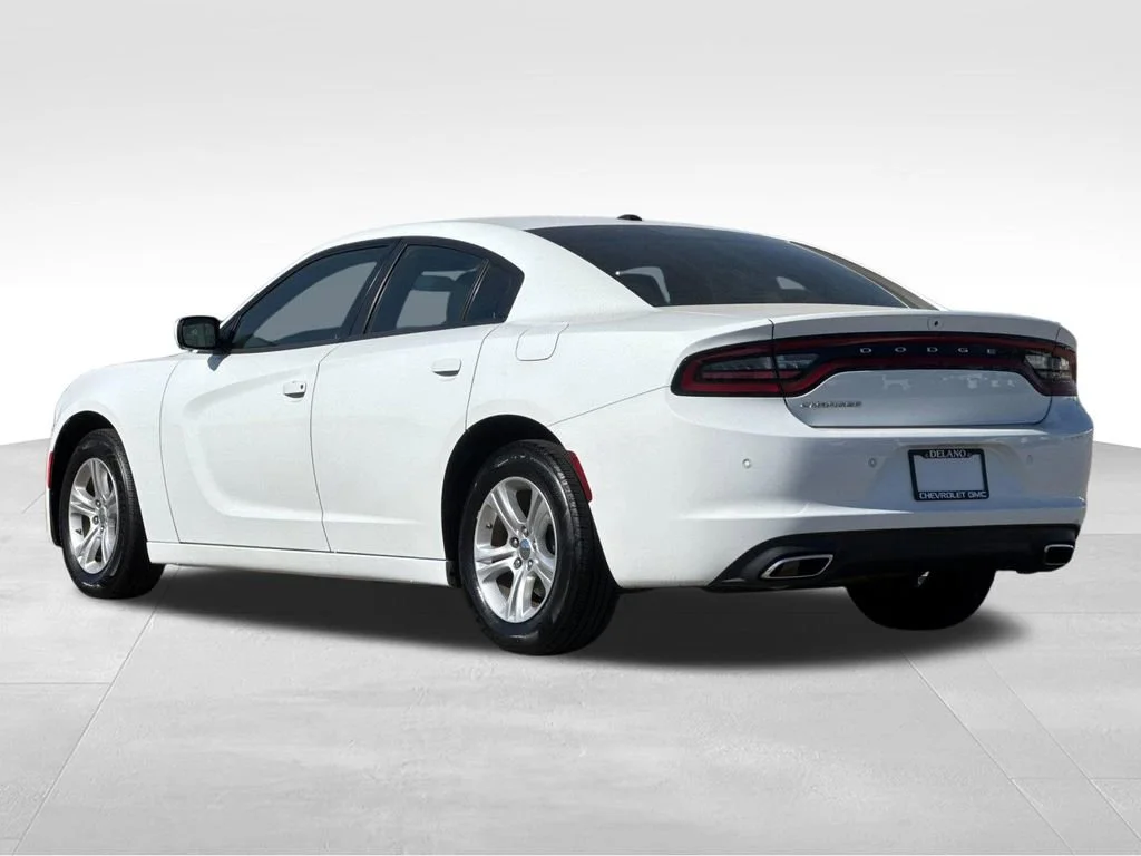 Used 2022 White Dodge SXT RWD image 3