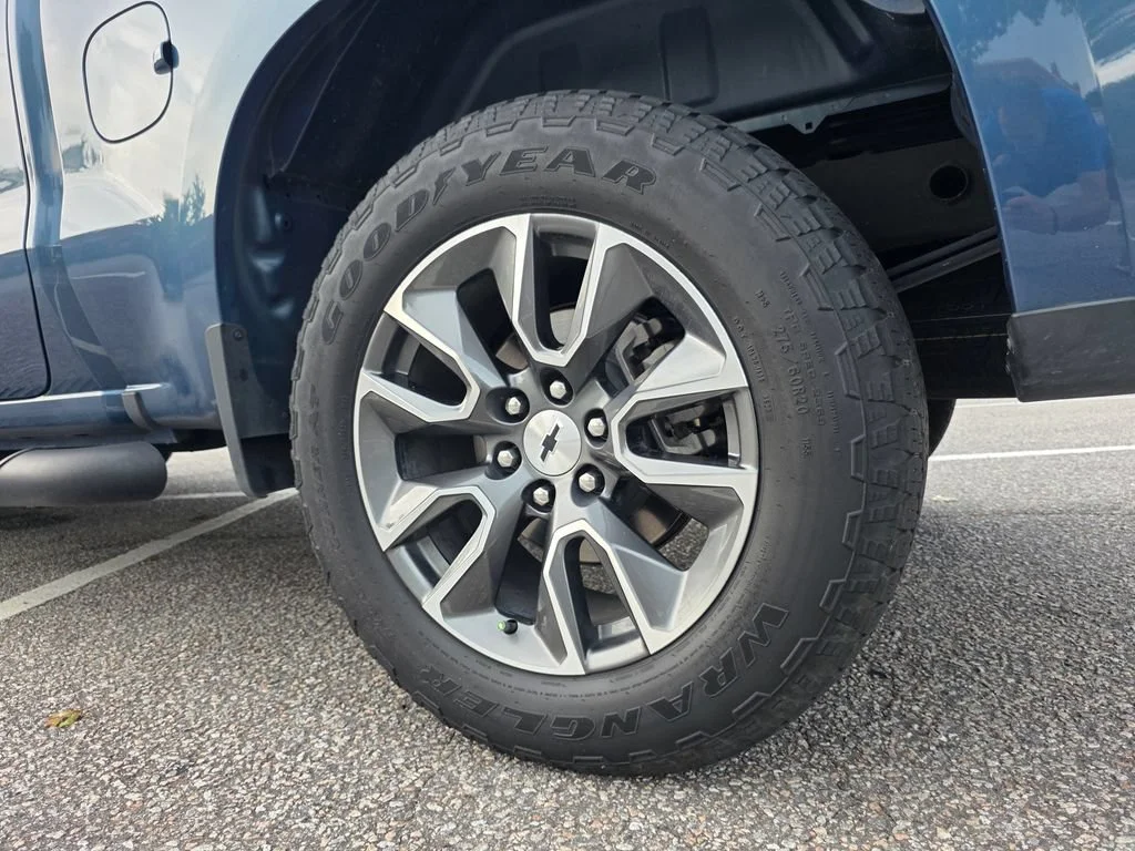 Used 2024 Lakeshore Blue Metallic Chevrolet RST image 34