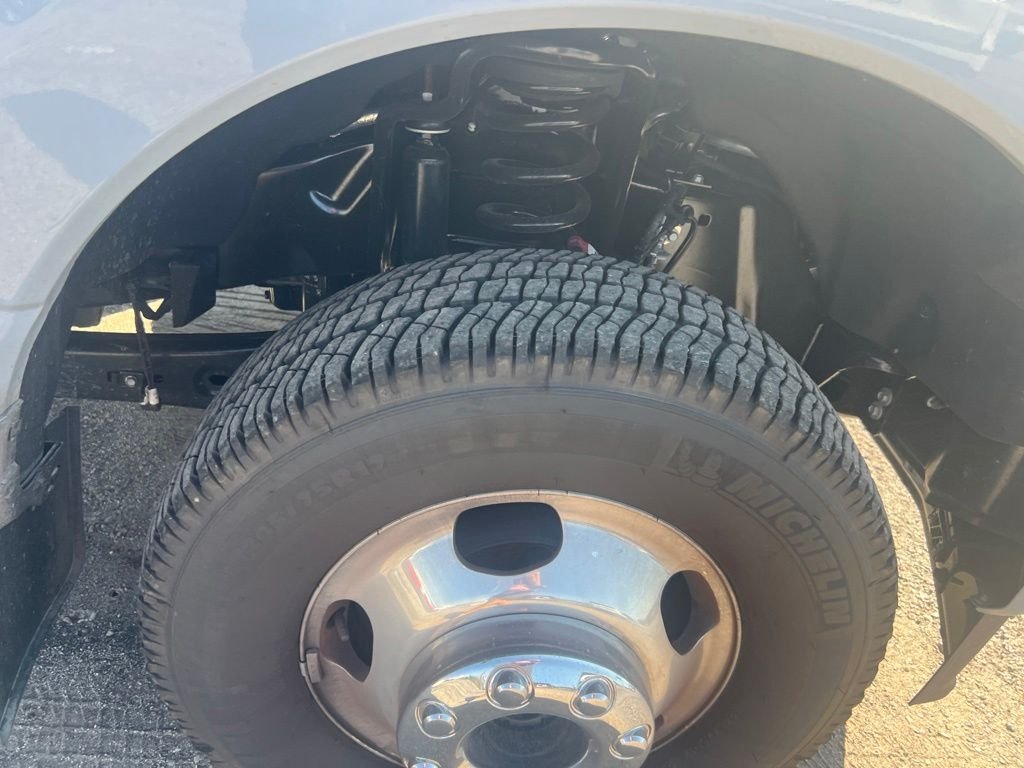 Used 2026 Gray Ford Platinum image 25
