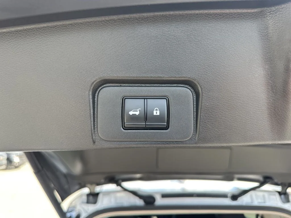 Used 2025 Silver Nissan SV image 27
