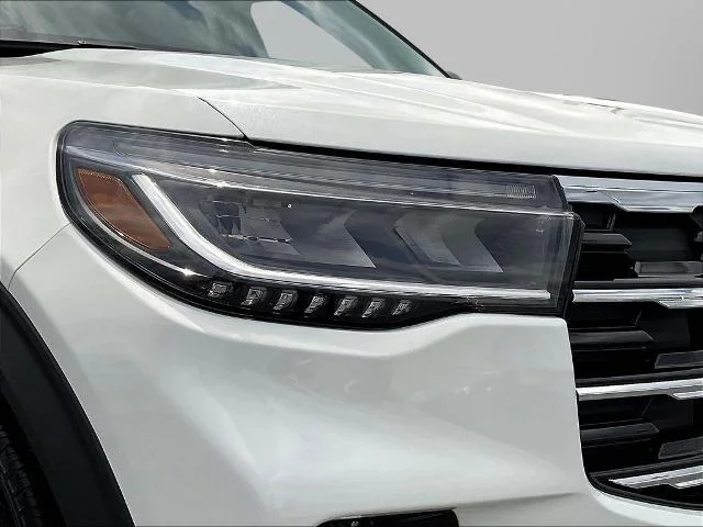 New 2026 Star White Metallic Tri-Coat Ford Active image 79