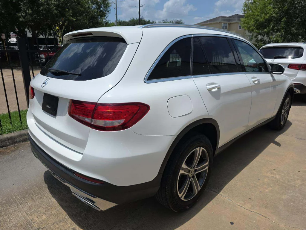 Used 2019 Polar White Mercedes-Benz 300 image 10