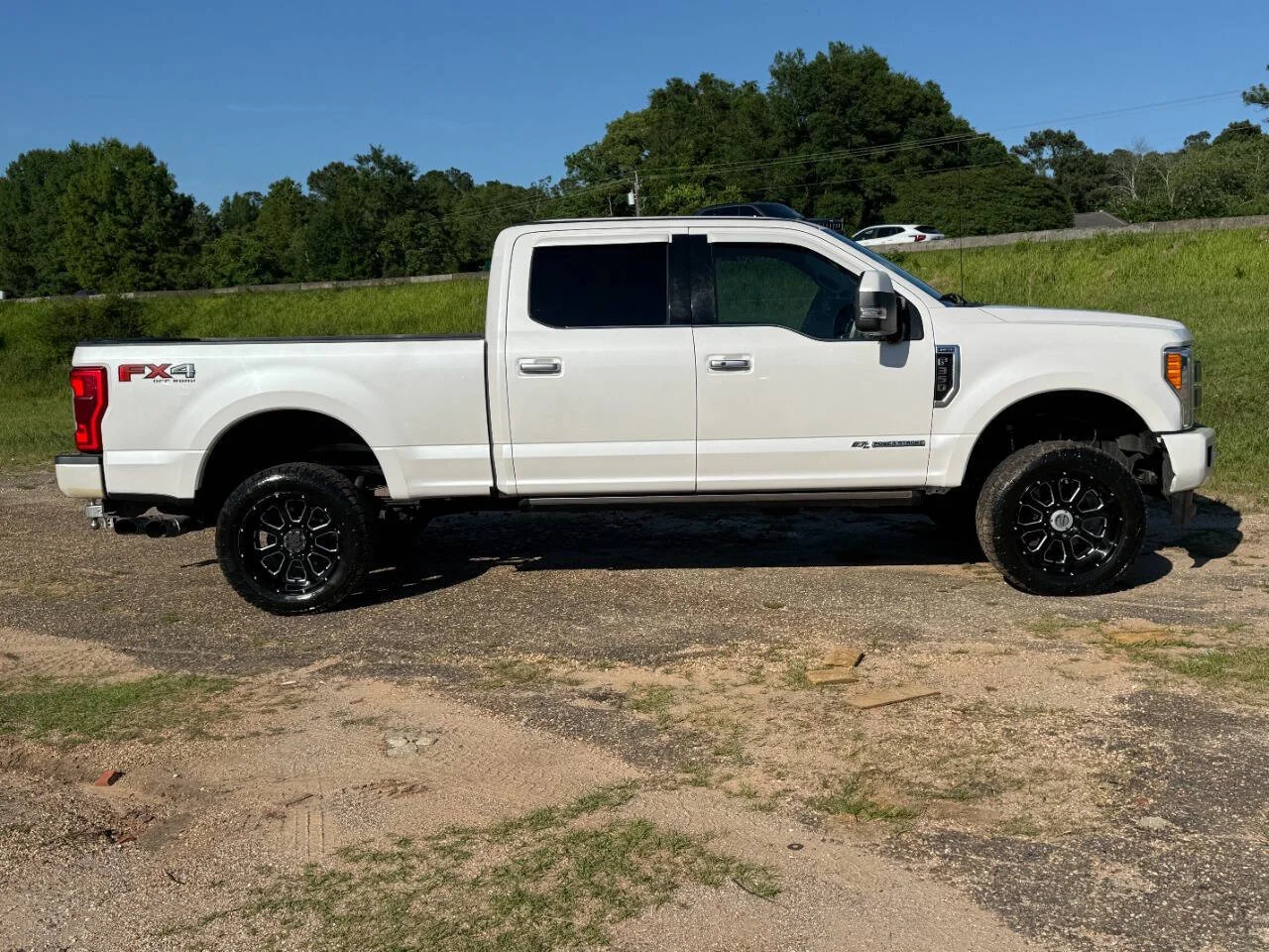 Used 2018 Off White Ford Limited 4x4 4dr Crew Cab 6.8 ft. SB SRW Pickup image 6