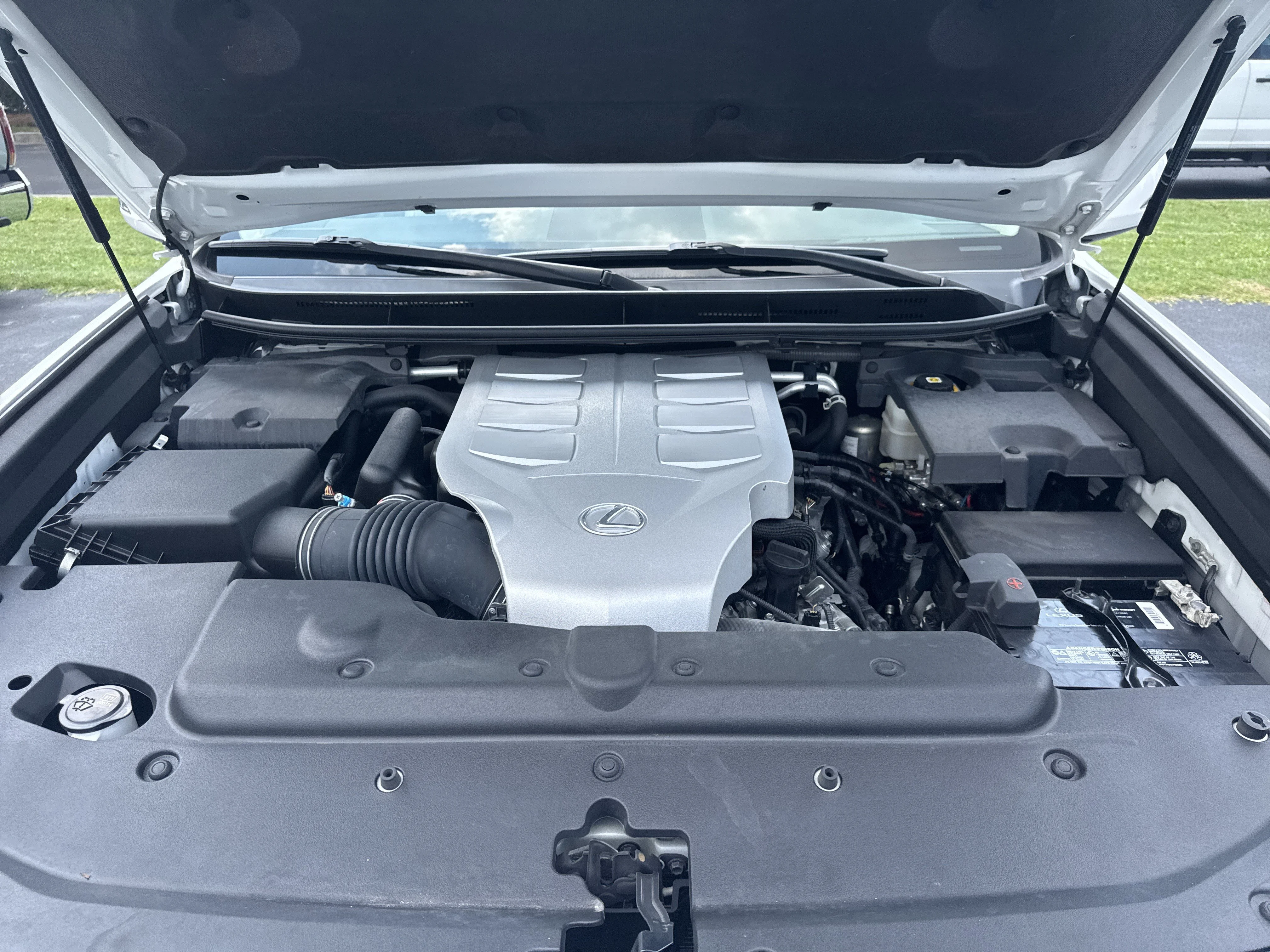 Used 2021 Starfire Pearl Lexus 460 image 37
