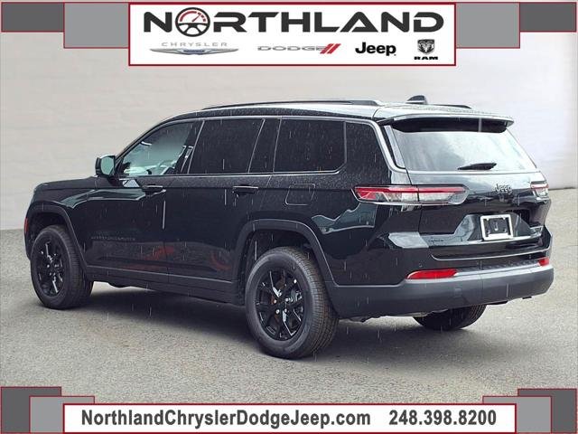 New 2026 Diamond Black Crystal Pearlcoat Jeep Laredo image 28