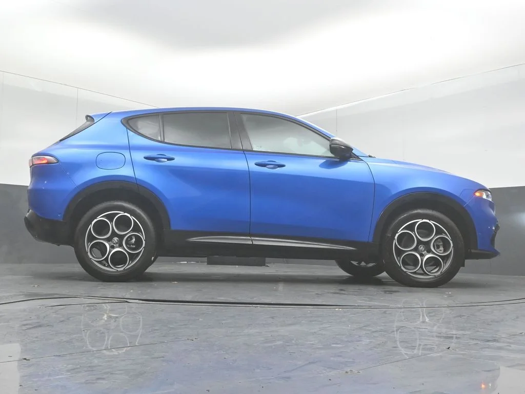 New 2026 Misano Blue Metallic Exterior Paint Alfa Romeo Base image 37