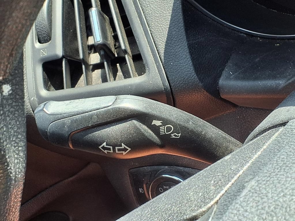 Used 2014 Orange Ford SE image 16