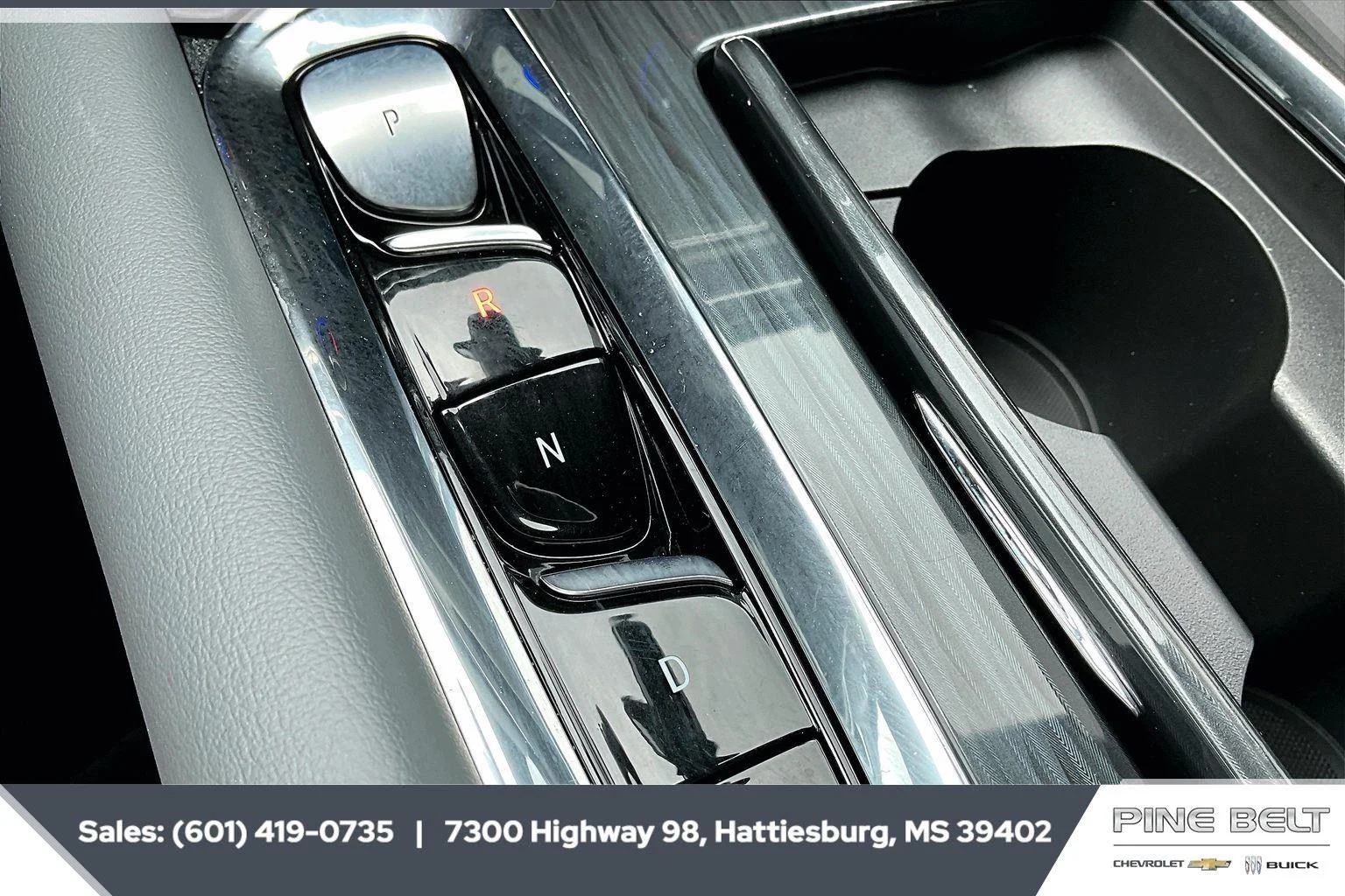 Used 2023 Summit White Buick Essence image 23