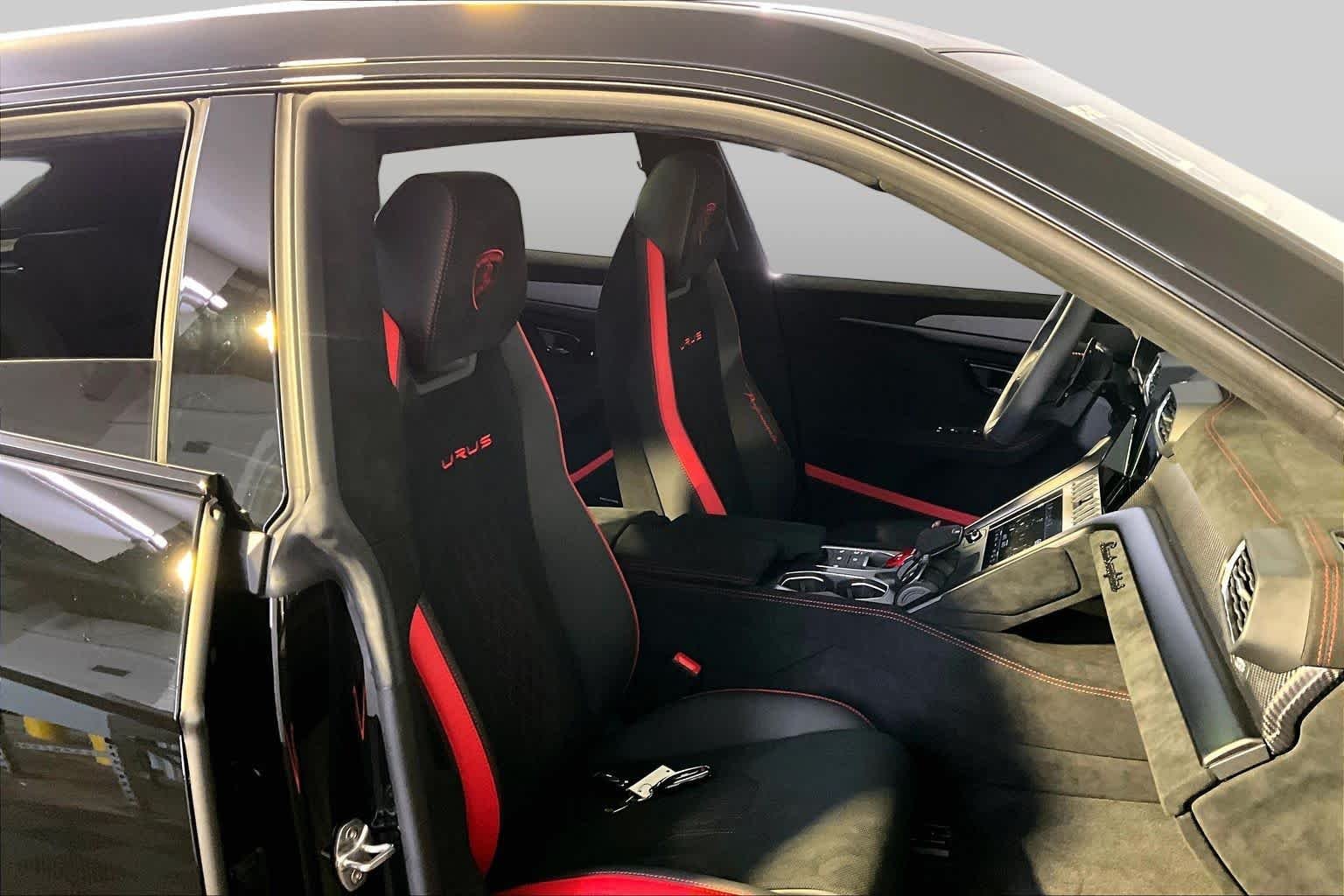 Used 2024 Nero Helene Metallic Lamborghini Performante image 8