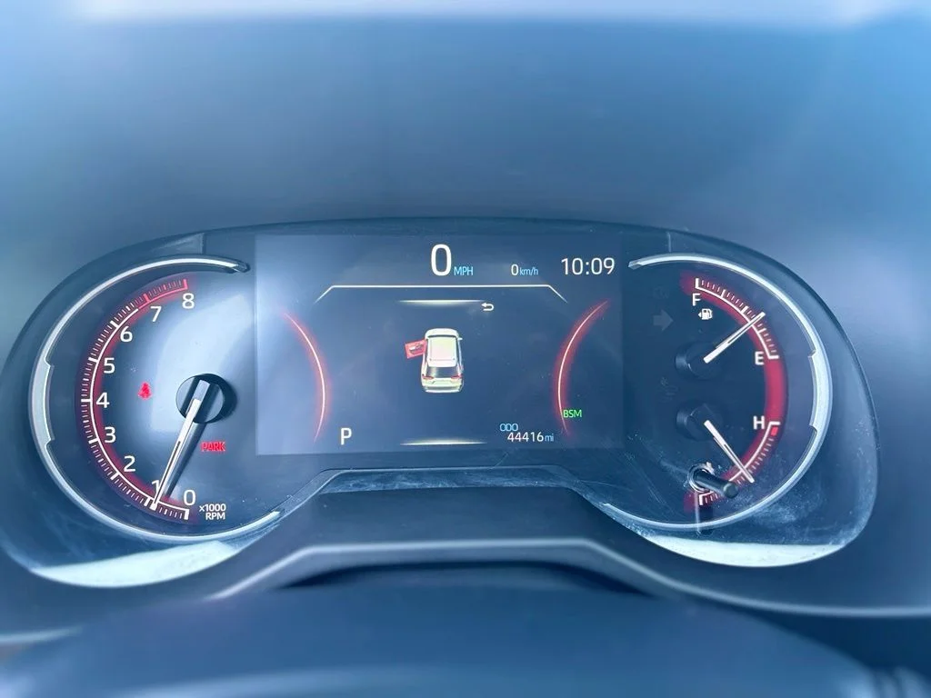 Used 2023  Toyota XLE image 26