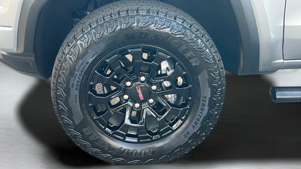 Used 2026 Silver GMC Elevation image 25