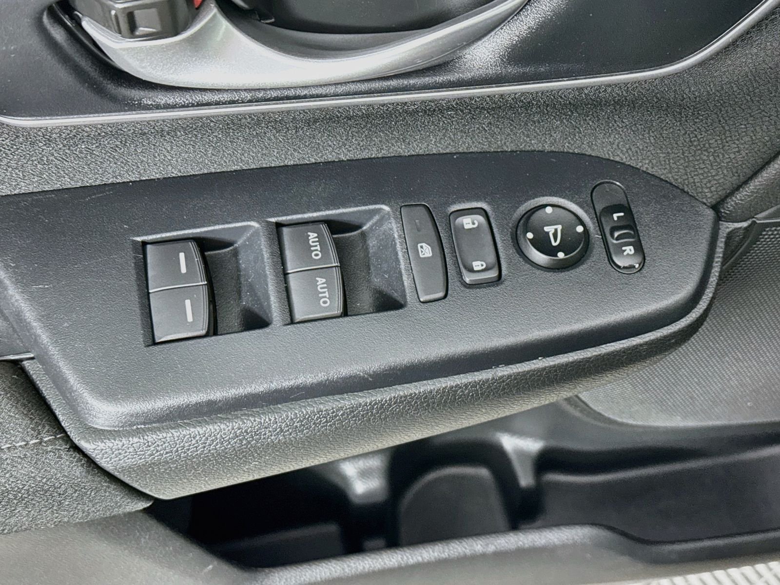 Used 2019  Honda EX image 17
