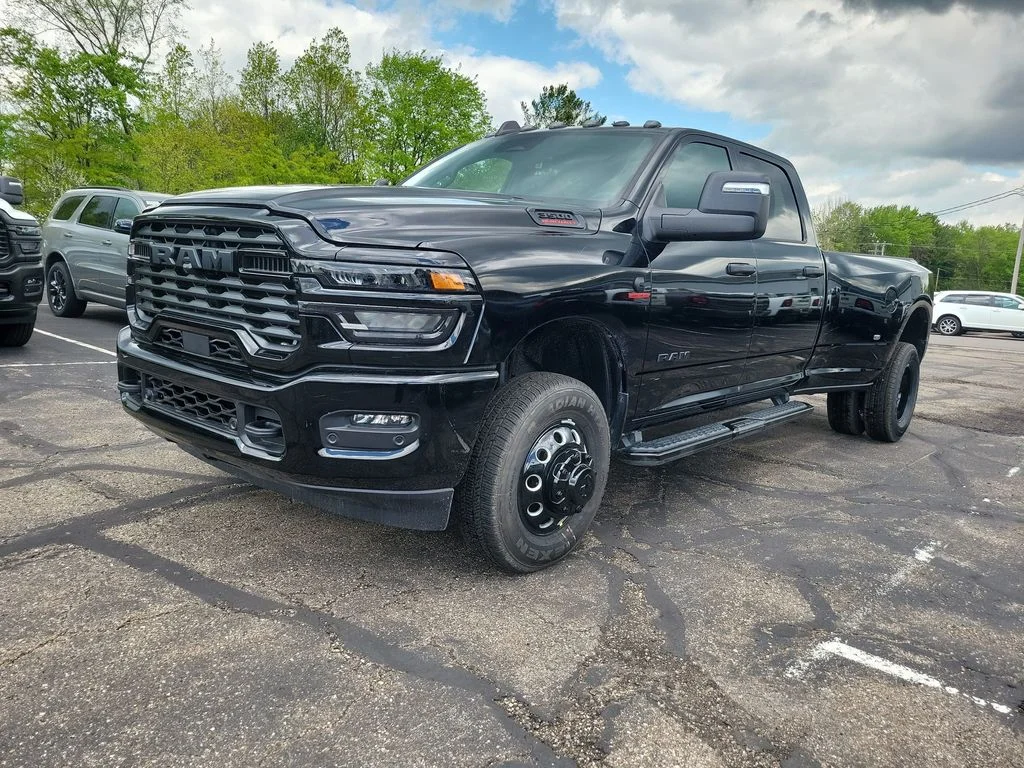 New 2026 Diamond Black Crystal Pearl-Coat Exterior Paint RAM Big Horn image 3