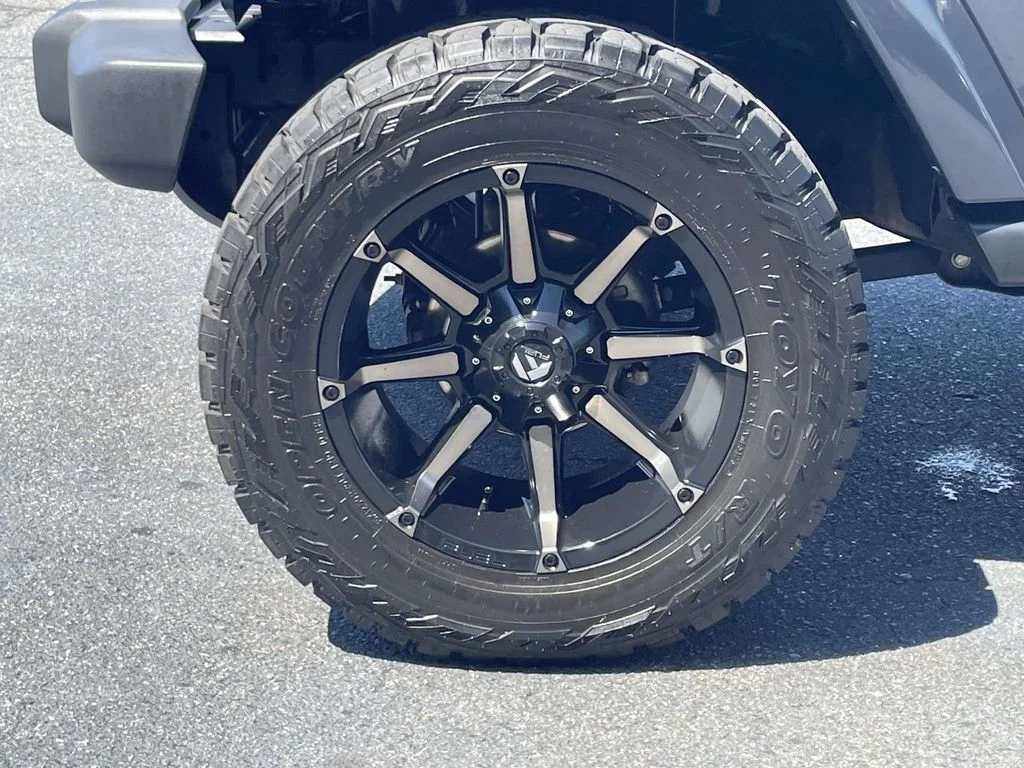 Used 2016 Black Jeep Unlimited Sahara image 11