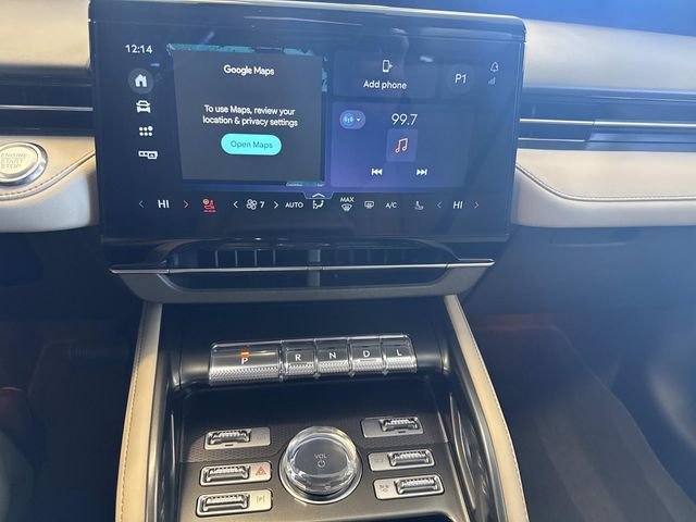 Used 2025 Black Metallic Lincoln Premiere image 22