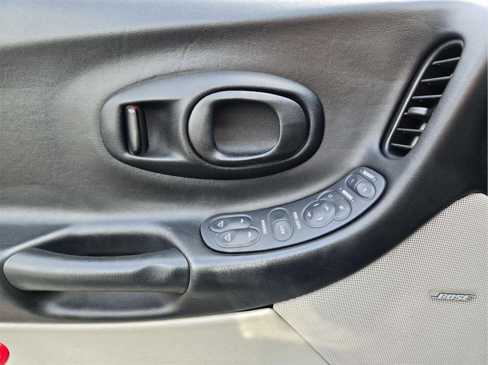 Used 2004 Black Chevrolet  image 20