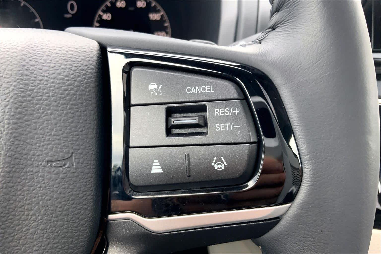 Used 2025 Solar Silver Metallic Honda Touring image 24