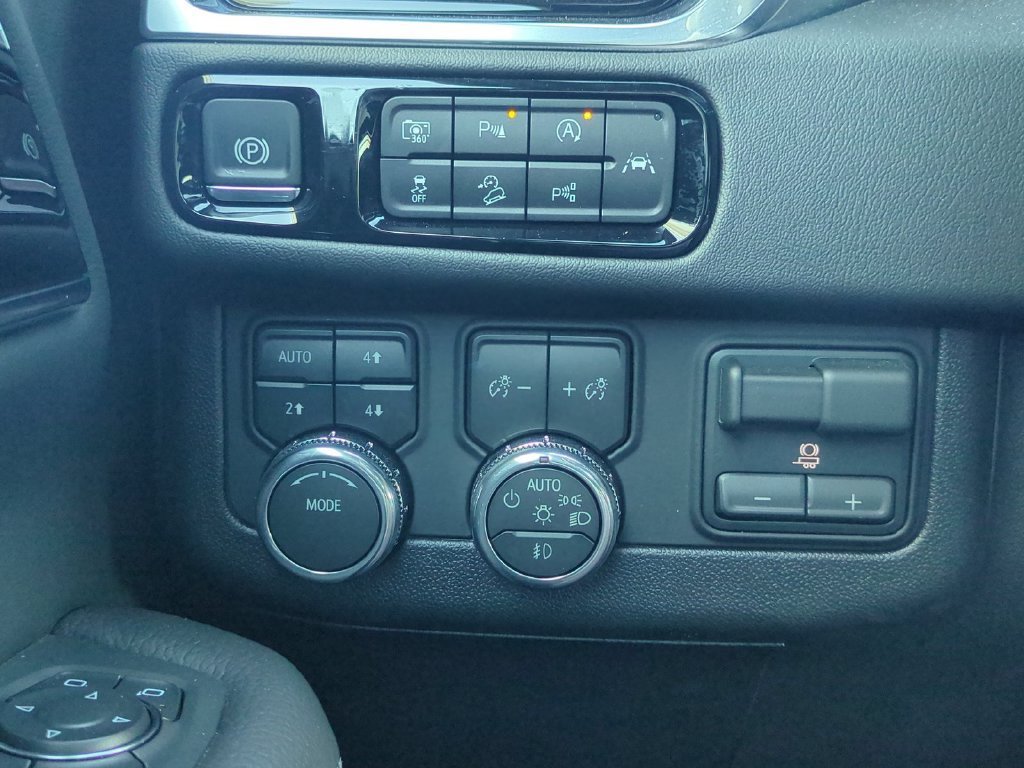 2026 GMC Yukon XL Denali - Photo 25