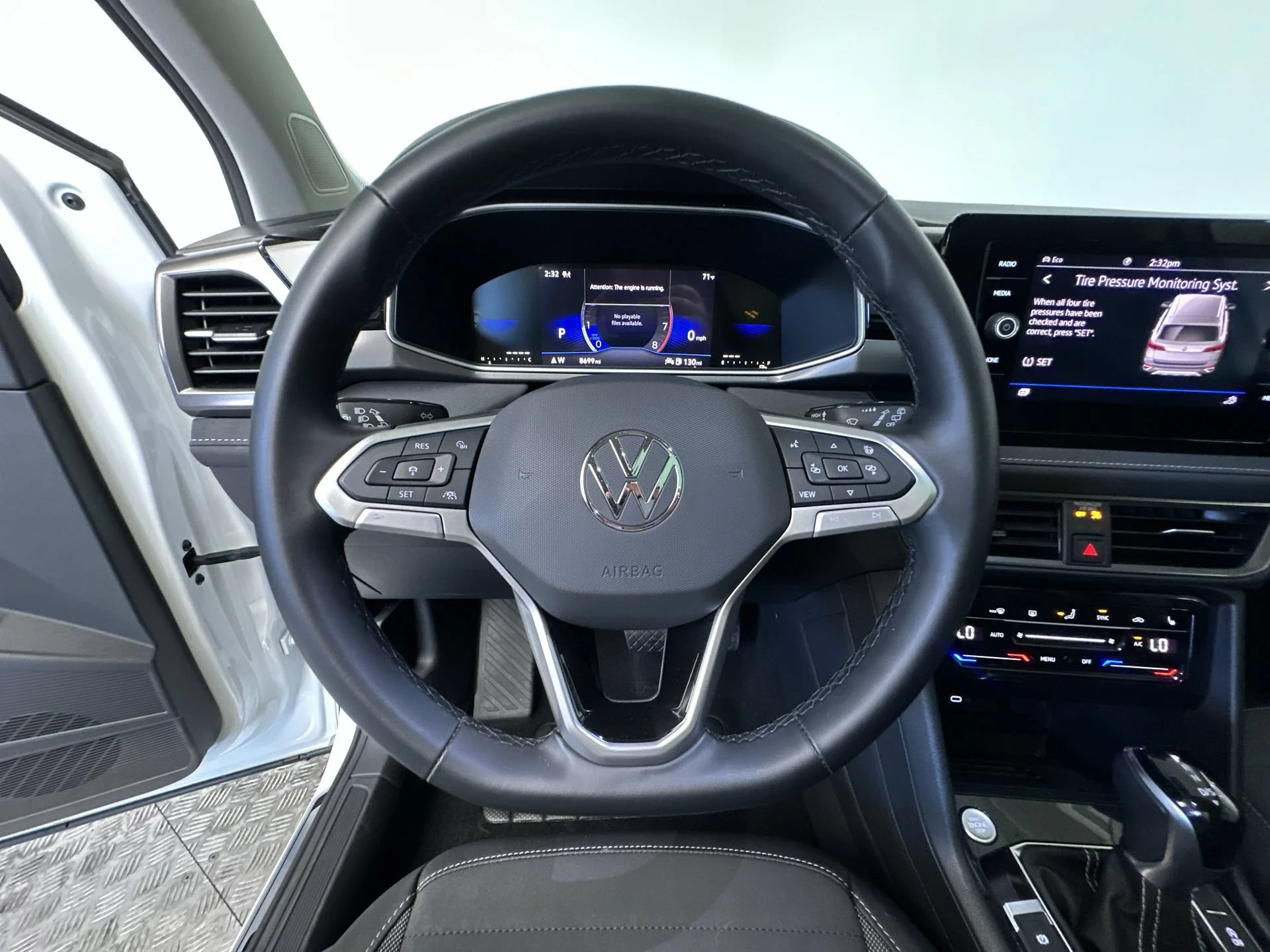 2025 Volkswagen Taos SE Black - Photo 16