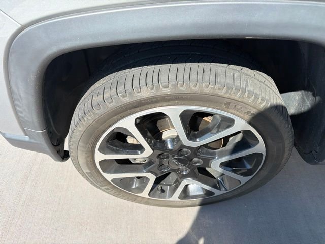 Used 2021 Silver Jeep Limited image 24