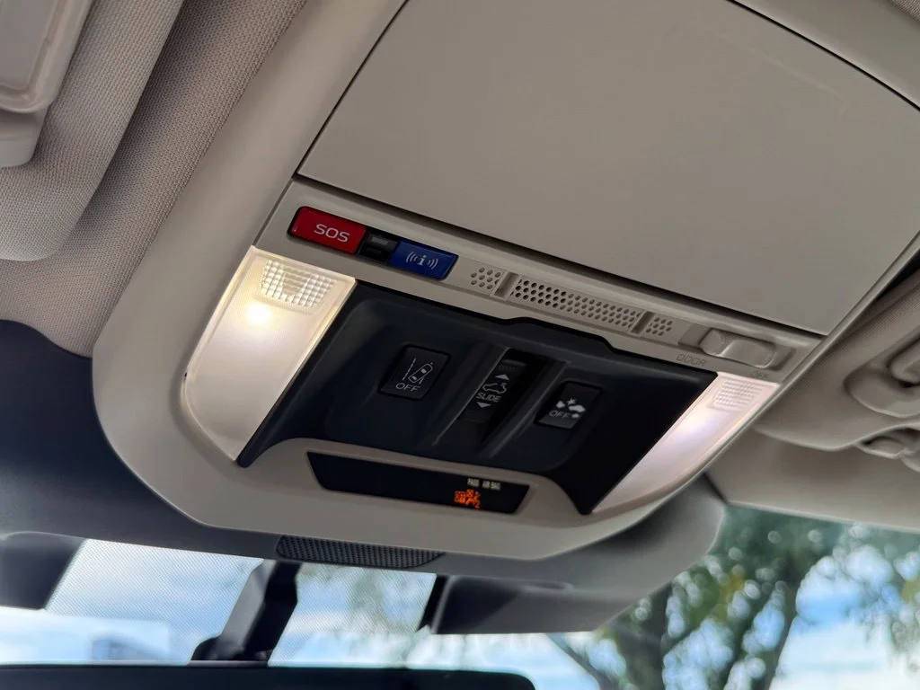 Used 2023 Crystal White Pearl Subaru Limited image 18