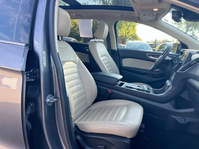 Used 2022 Gray Ford SEL image 32