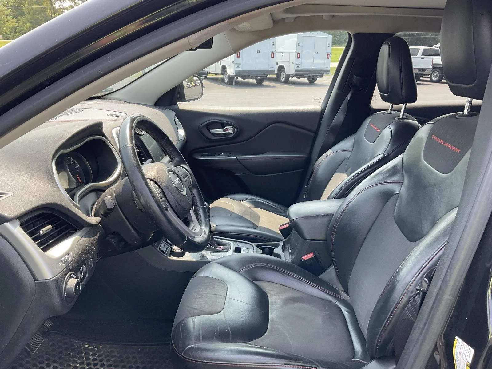 Used 2016 Brilliant Black Crystal Pearlcoat Jeep Trailhawk image 9