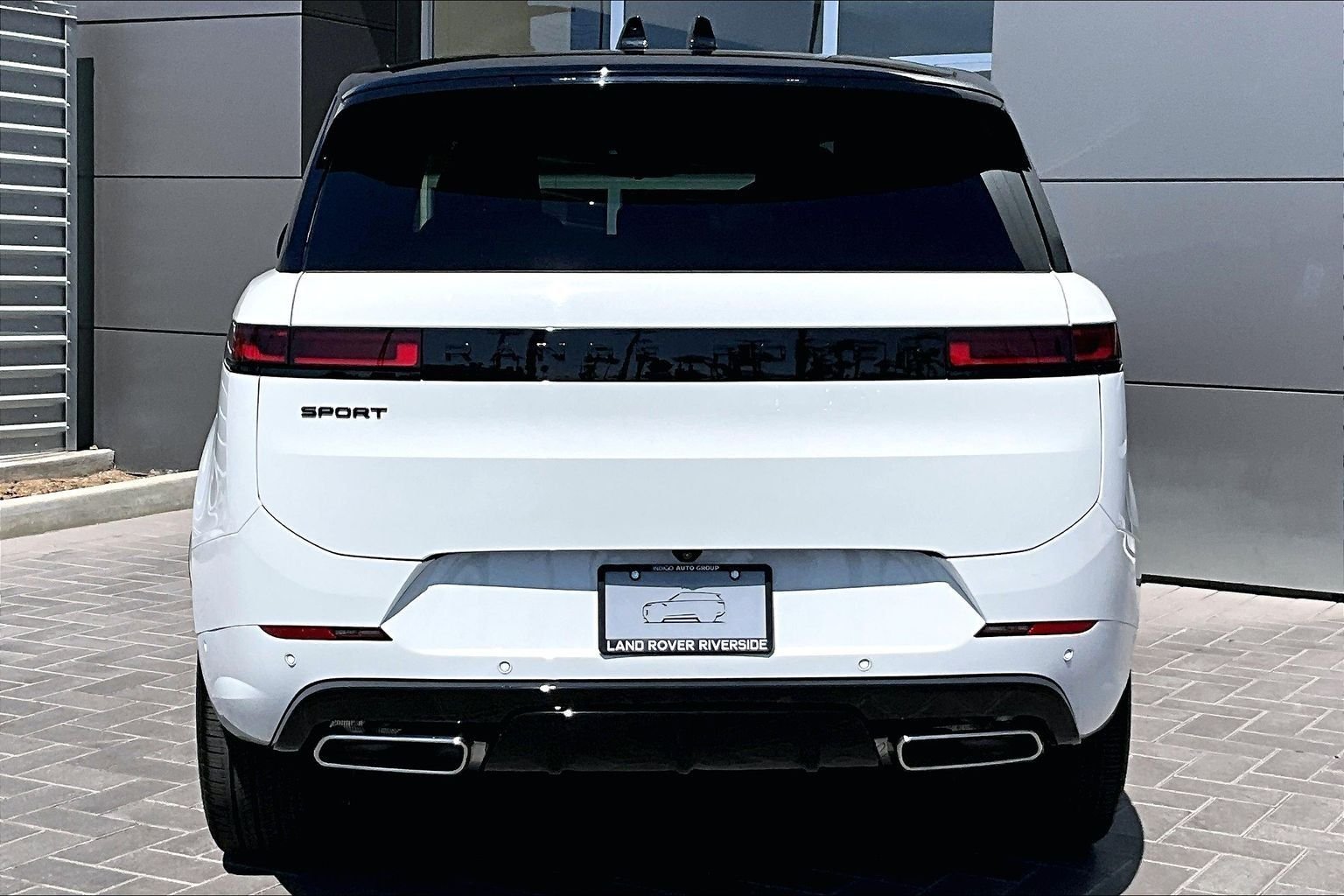 New 2026 Fuji White LAND ROVER Dynamic SE image 4